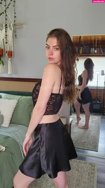 Makoshake Posing In Black Lace Lingerie Nude OnlyFans Photo