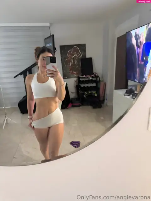 Angie Varona photo 97