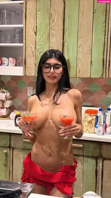 Mia Khalifa photo 25