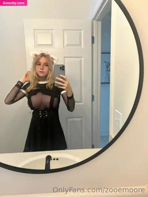 Zoe photo 128