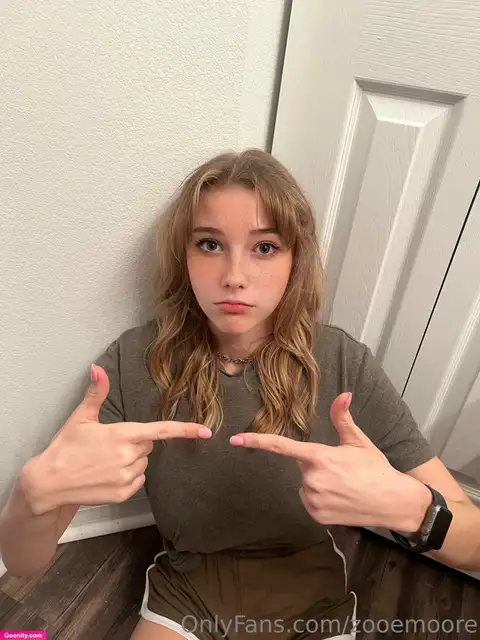 Zoe photo 99