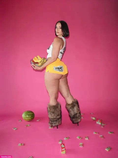 Yesjulz photo 271