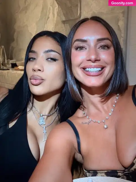 Yesjulz photo 387