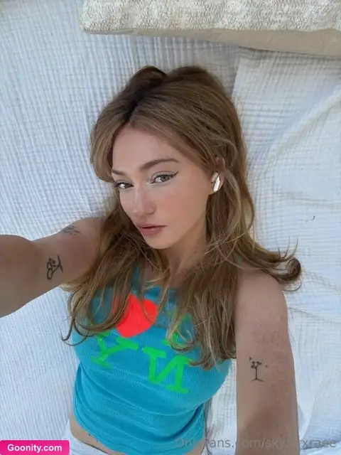 Skylar 💜 - Nude Leaked Photo 6