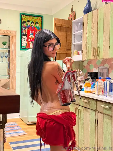 Mia Khalifa photo 18