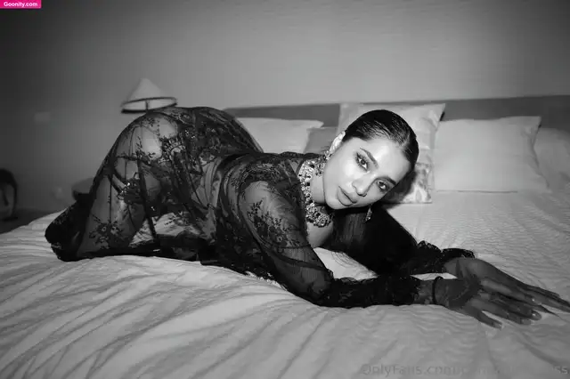 Yasmina Khan 💘 photo 50