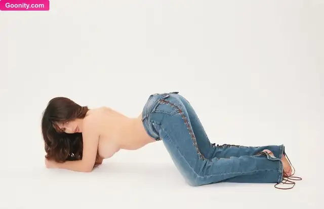 ehcico Bare Tits And Ass In Jeans Nude OnlyFans Photo