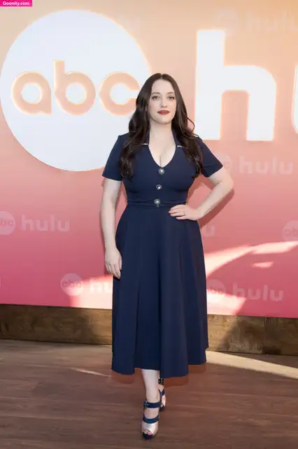Kat Dennings photo 45