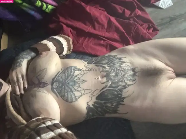 Goth M0mmy Lilli photo 17
