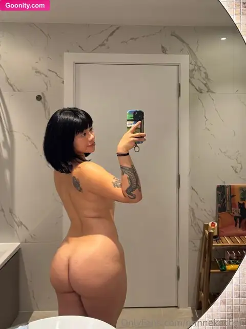 nnnnekochan Showing Her Bare Ass In Mirror Nude OnlyFans Photo