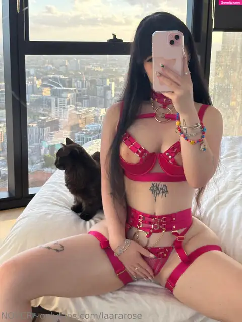 Lara Rose photo 18