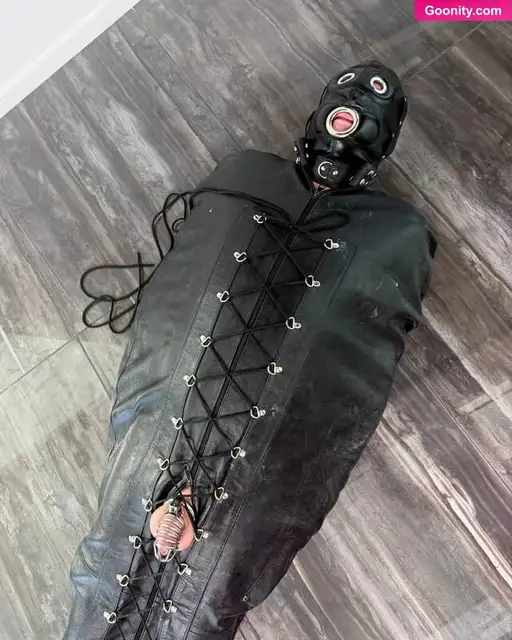 ANGELA WHITE Lacing Up Her Tight Latex Suit Nude OnlyFans Photo