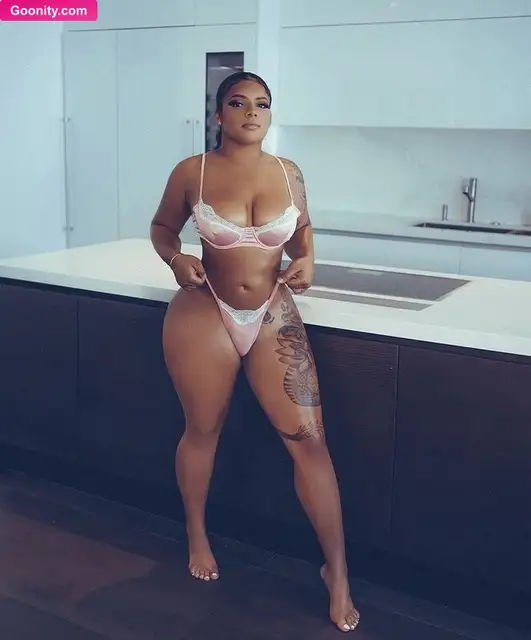 Kkvsh Curvy Body Posing In Pink Lingerie Nude OnlyFans Photo
