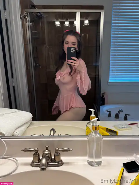 Emily Lynne 🍑 photo 94