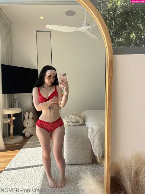 Lara Rose photo 1