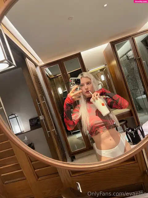 Eva Elfie photo 26