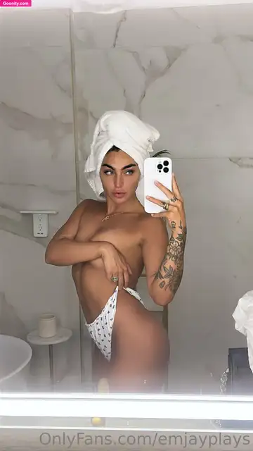 Emily Rinaudo photo 147