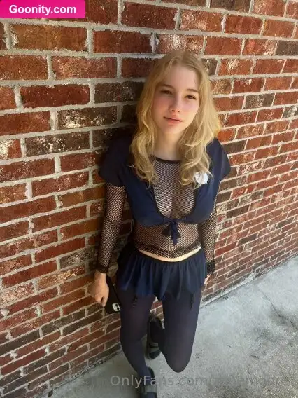 Zoe photo 130