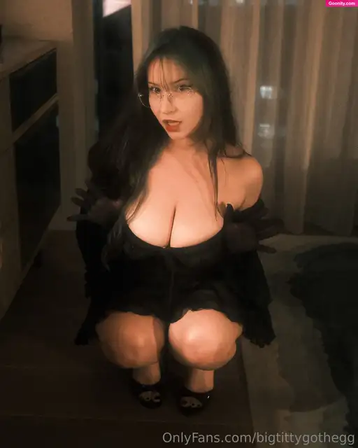 Big Titty Goth Egg photo 539