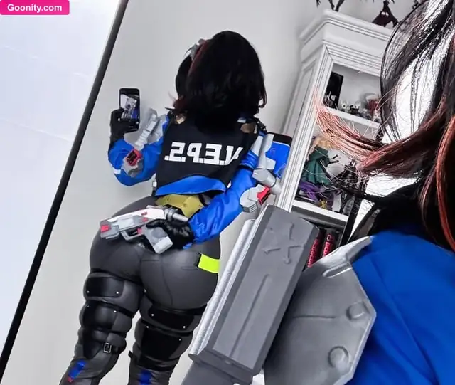 Anna Curvy Ass In Blue Cosplay Suit Nude OnlyFans Photo