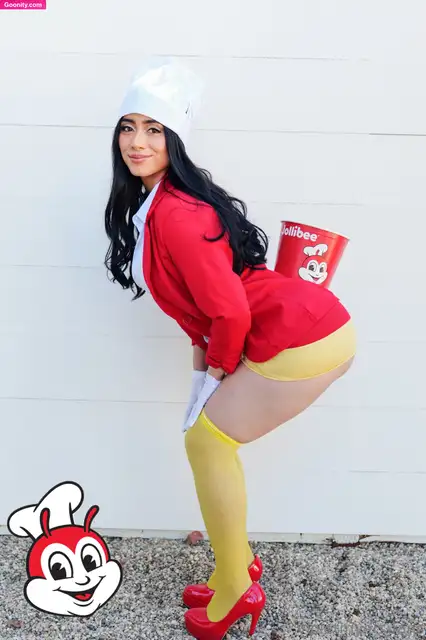 Violet Myers photo 3