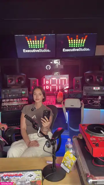 Yesjulz photo 16
