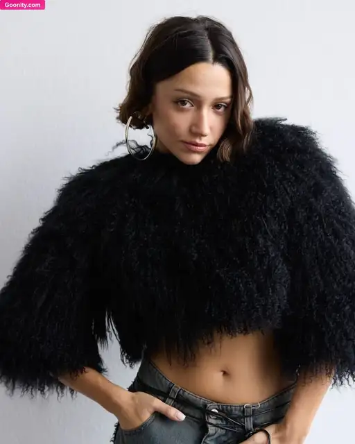 Zeynep Bastik photo 21