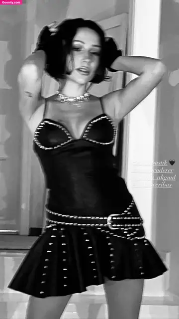 Zeynep Bastik photo 55