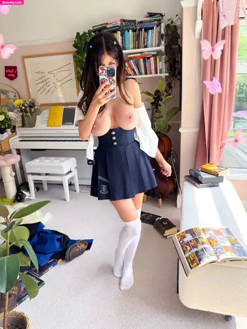 Shy Charlotte photo 35