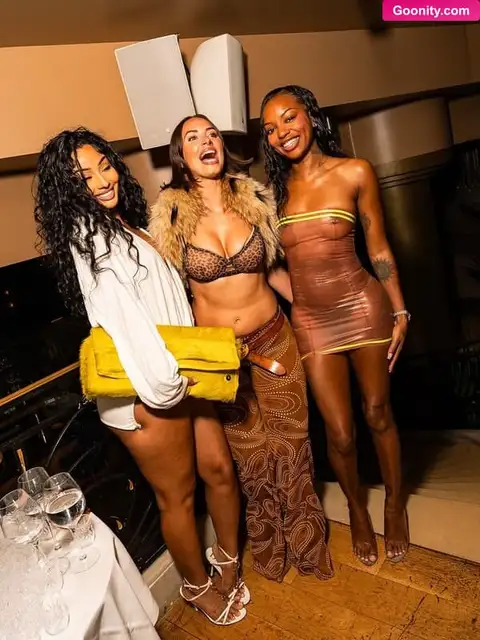 Yesjulz photo 374