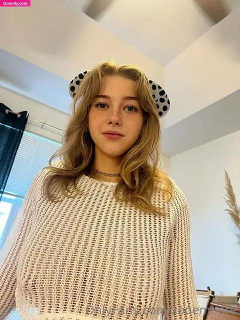 Zoe photo 126