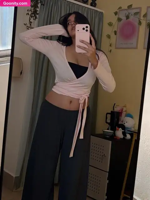 Subhashree Sahu Showing Her Midriff In Pink Top Nude OnlyFans Photo