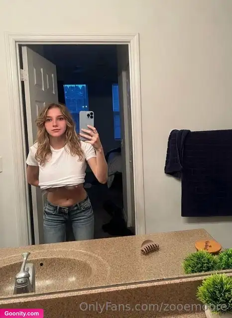 Zoe photo 50