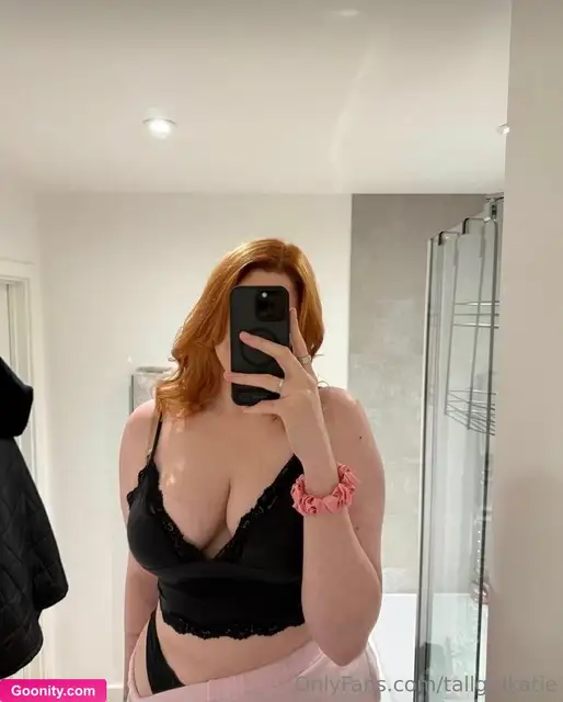 Katie | 6'9” - Photo Nue Fuitée 103