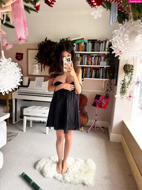Shy Charlotte photo 14