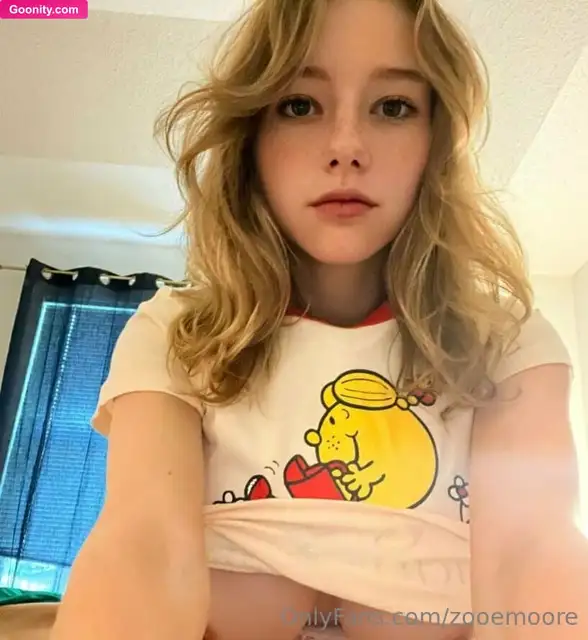 Zoe photo 56