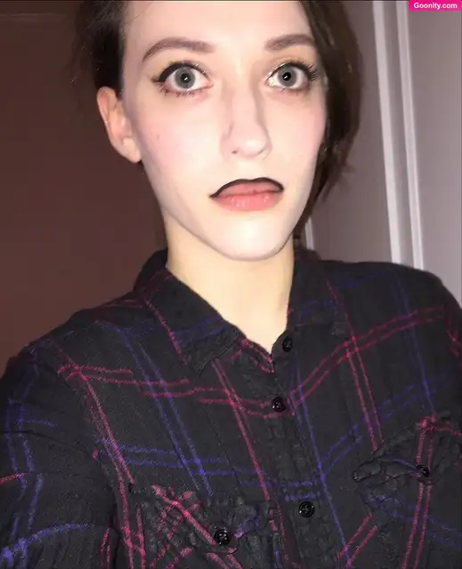 Kat Dennings photo 29
