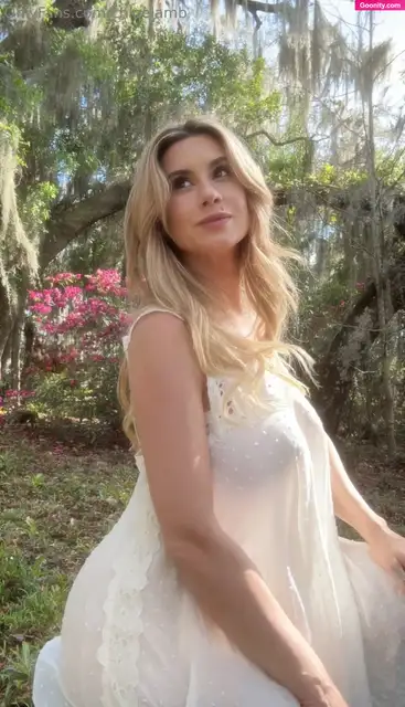 Chloe Lamb photo 8