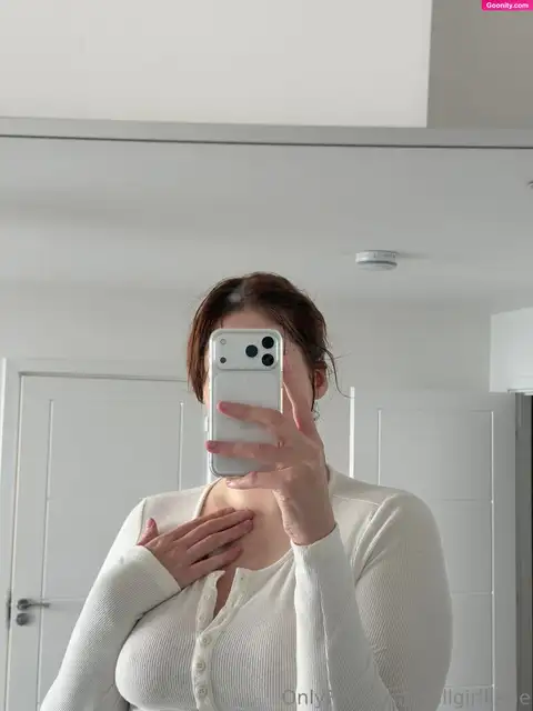 Katie | 6'9” photo 95