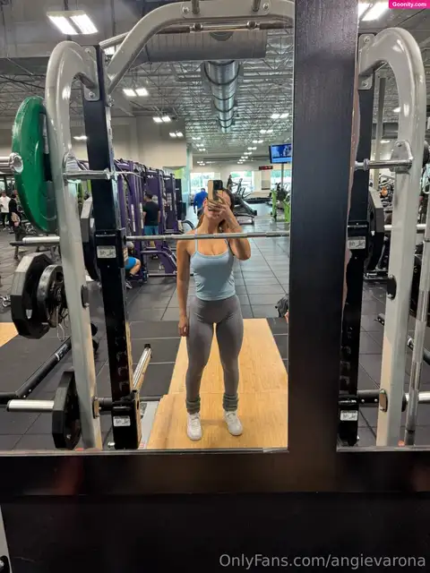 Angie Varona photo 41